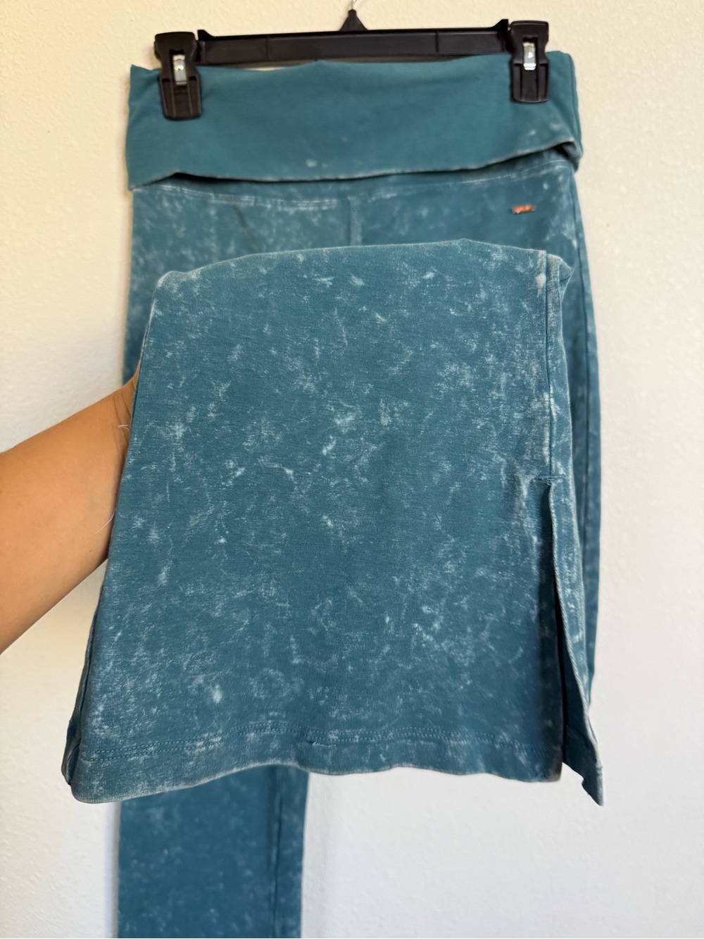 PINK Victoria’s Secret Teal Acid Wash Foldover Flare Yoga Pants Small - Picture 6 of 11